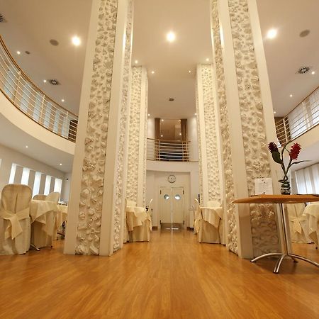 Hotel Luxor Rimini Kültér fotó