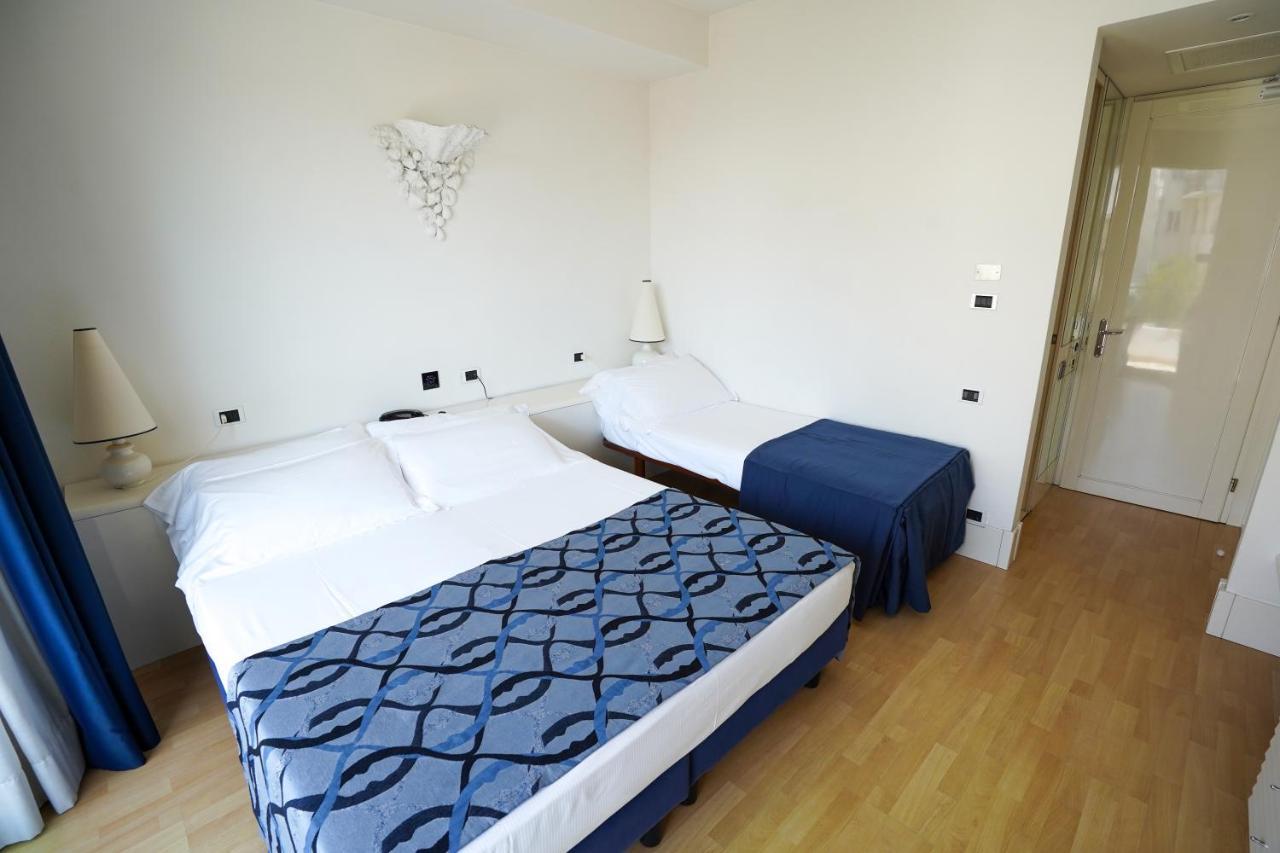 Hotel Luxor Rimini Kültér fotó