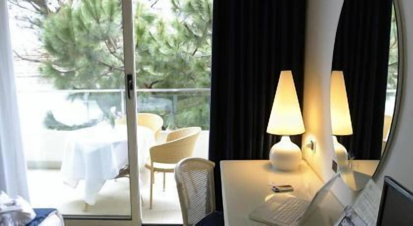 Hotel Luxor Rimini Kültér fotó