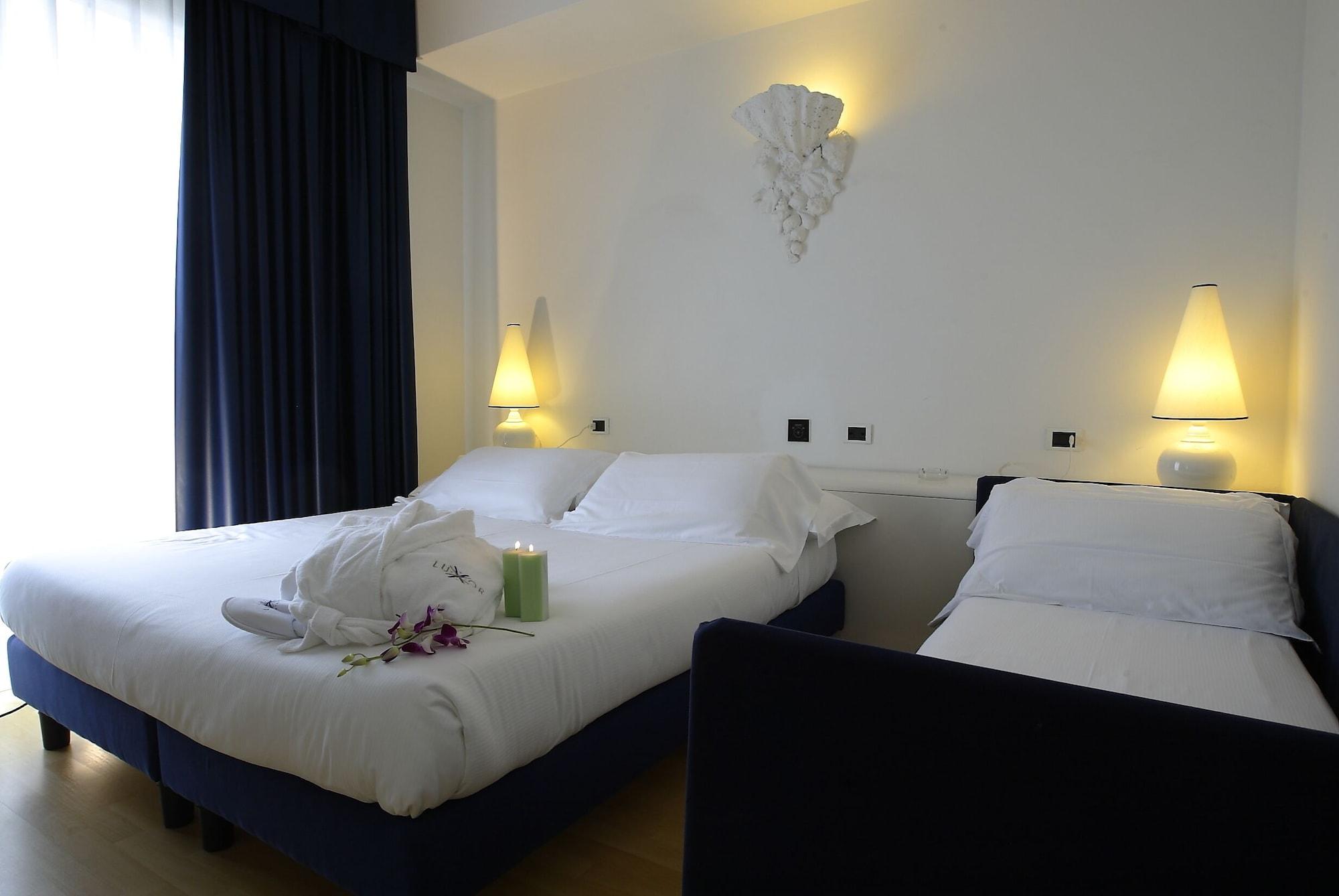 Hotel Luxor Rimini Kültér fotó