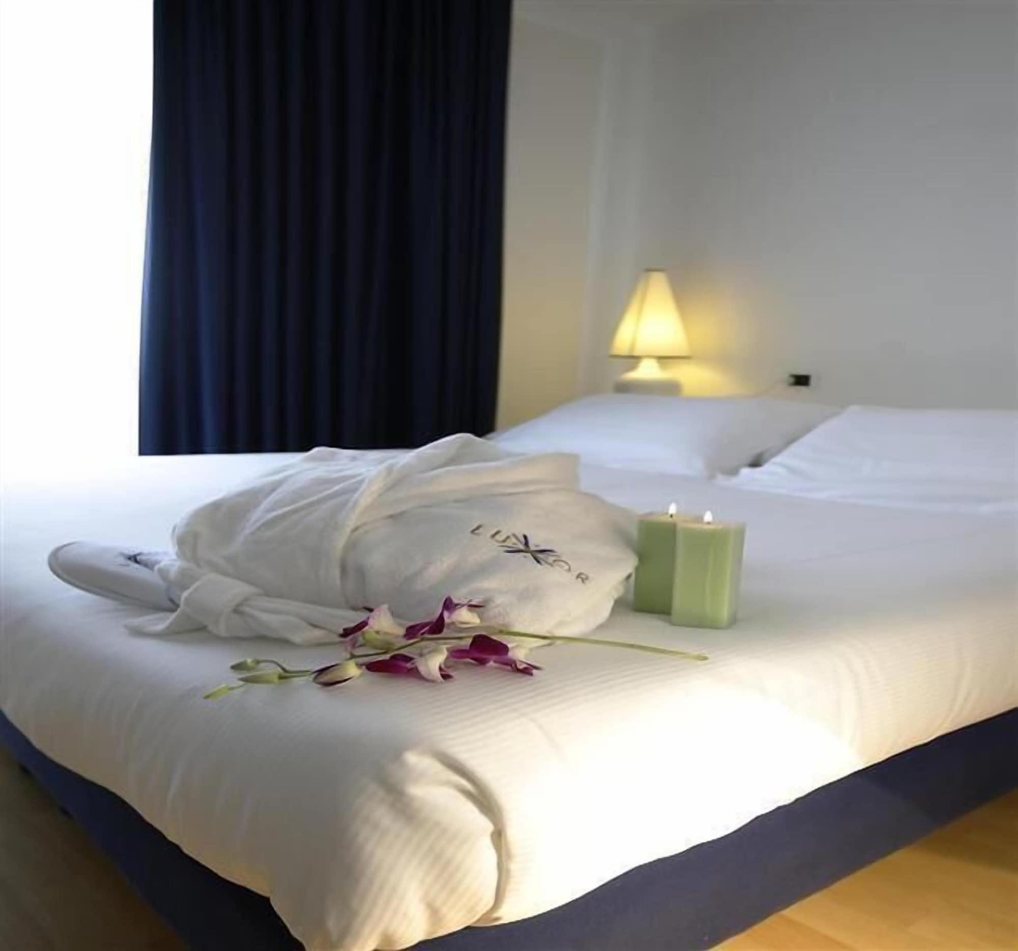 Hotel Luxor Rimini Kültér fotó