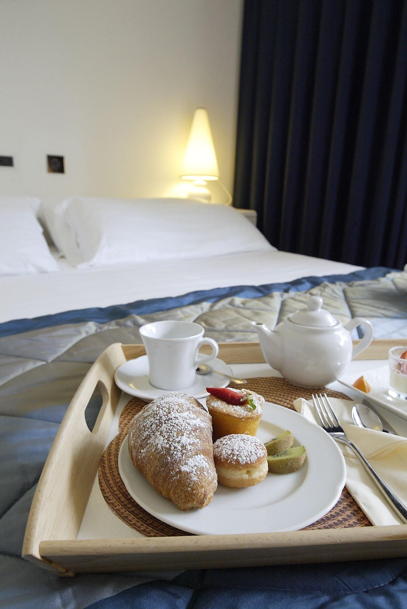 Hotel Luxor Rimini Kültér fotó