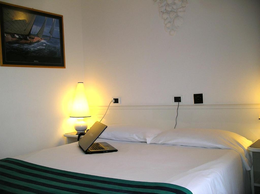 Hotel Luxor Rimini Kültér fotó