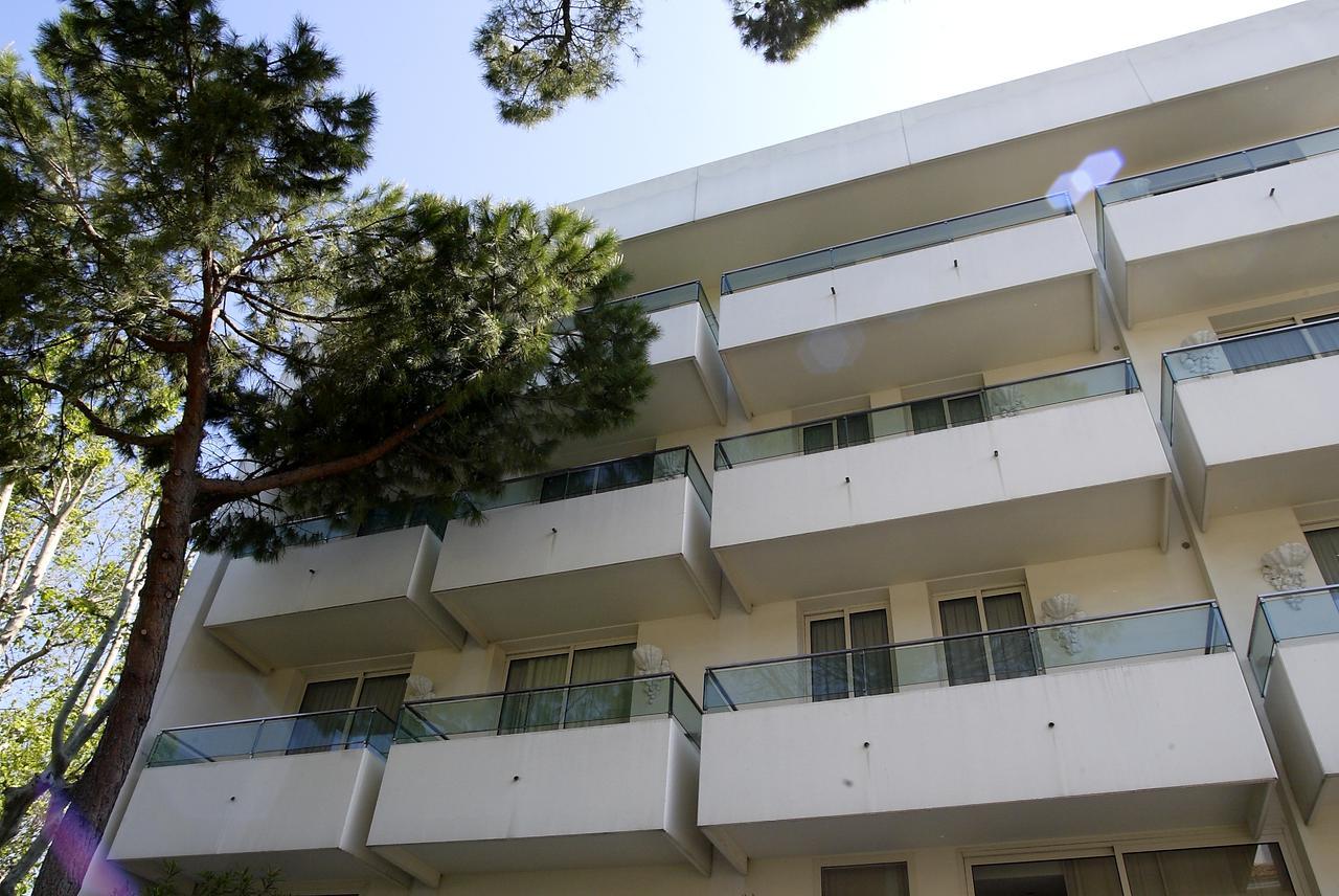 Hotel Luxor Rimini Kültér fotó