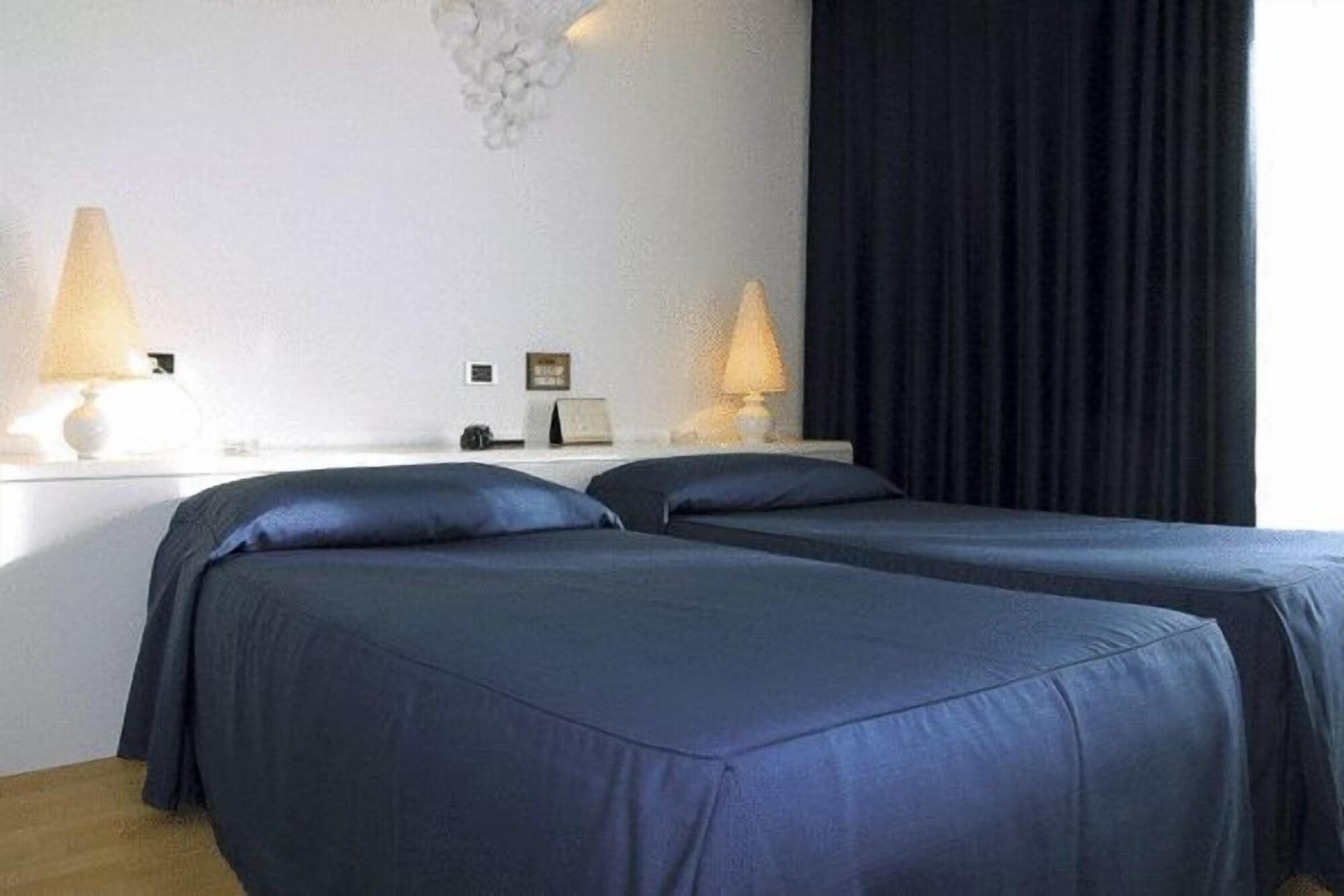 Hotel Luxor Rimini Kültér fotó