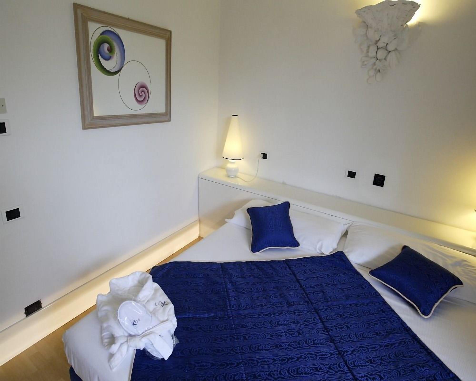 Hotel Luxor Rimini Kültér fotó