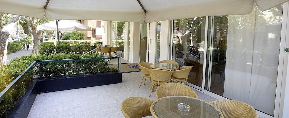 Hotel Luxor Rimini Kültér fotó