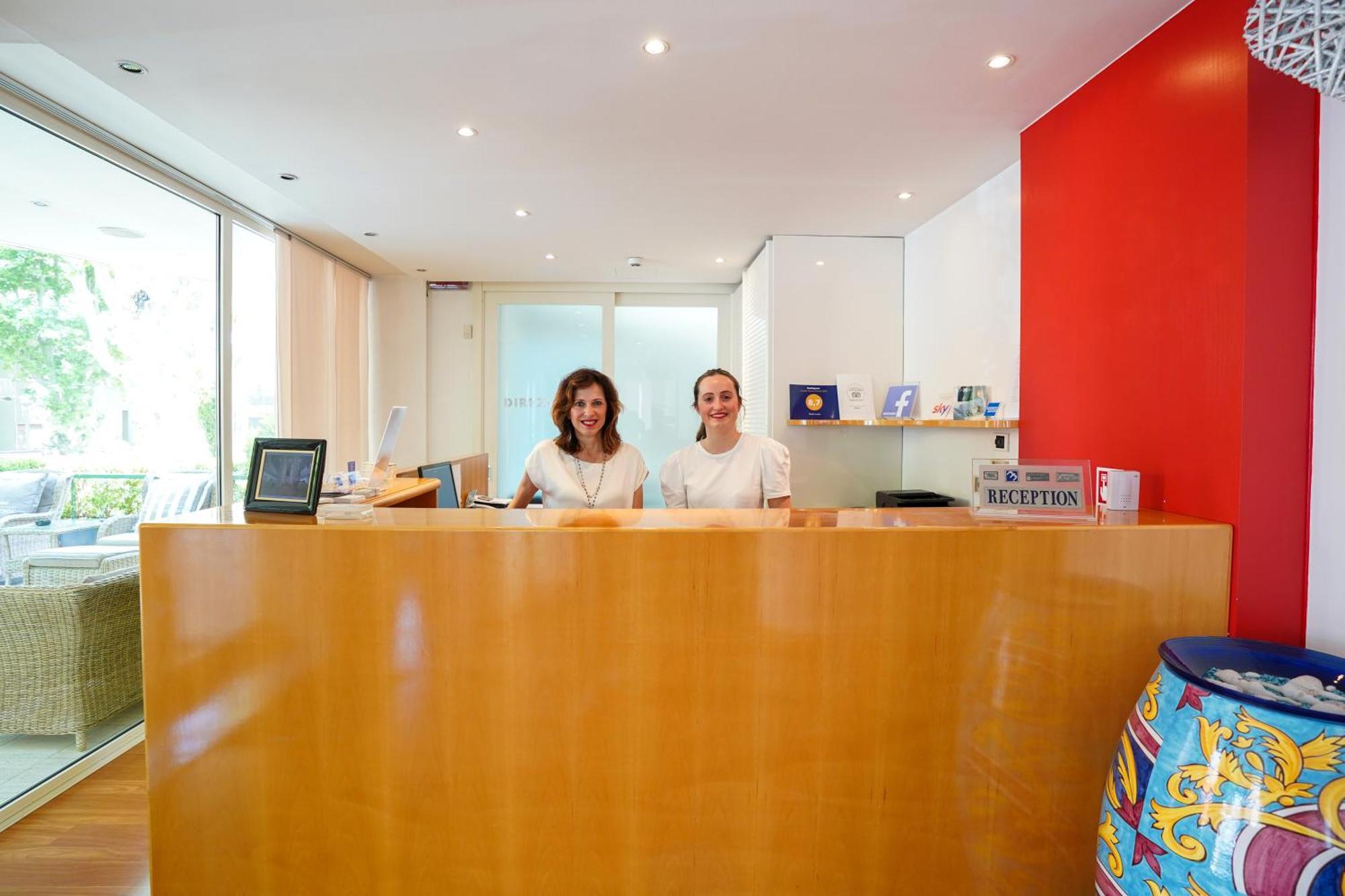 Hotel Luxor Rimini Kültér fotó