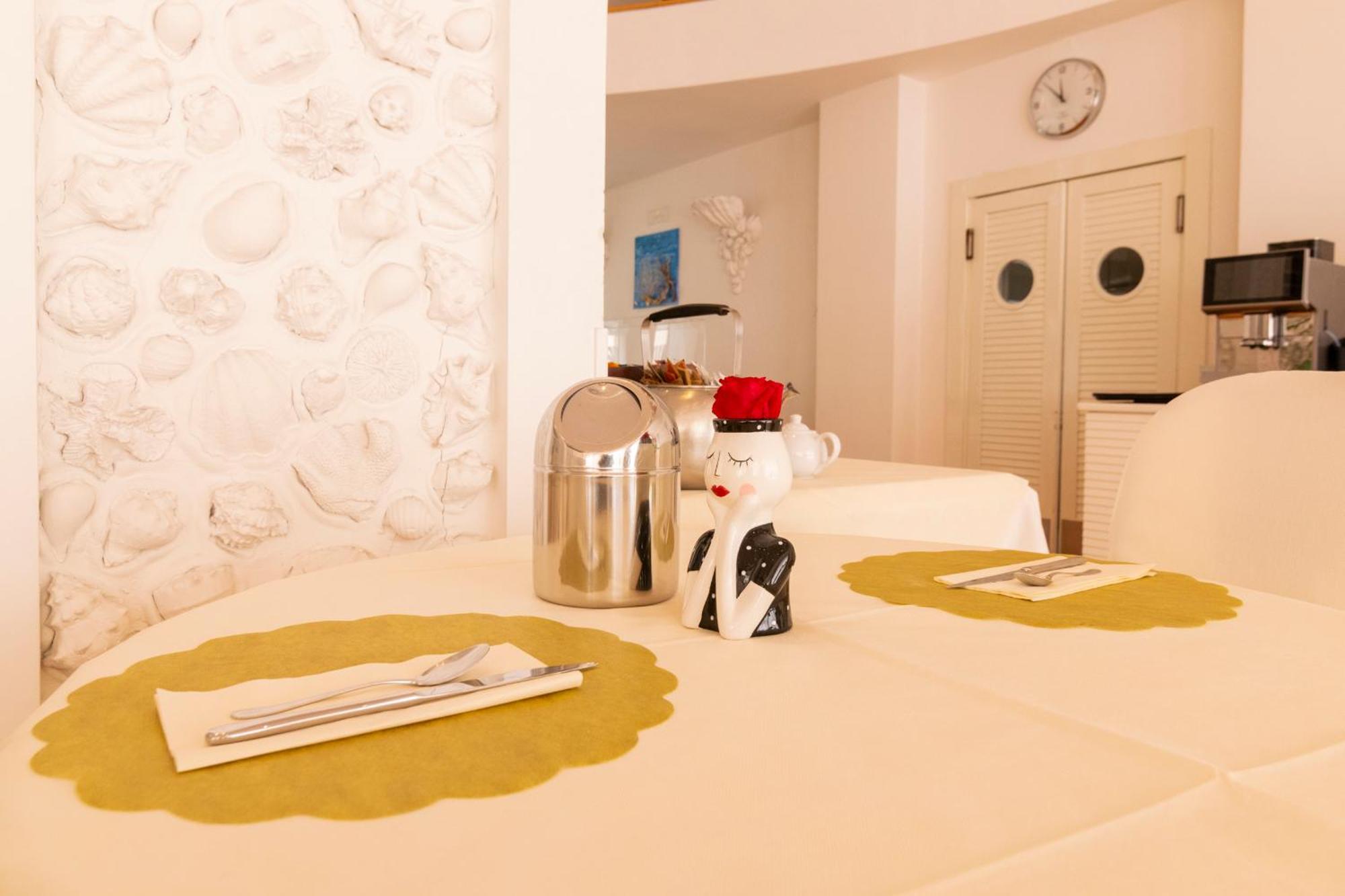 Hotel Luxor Rimini Kültér fotó