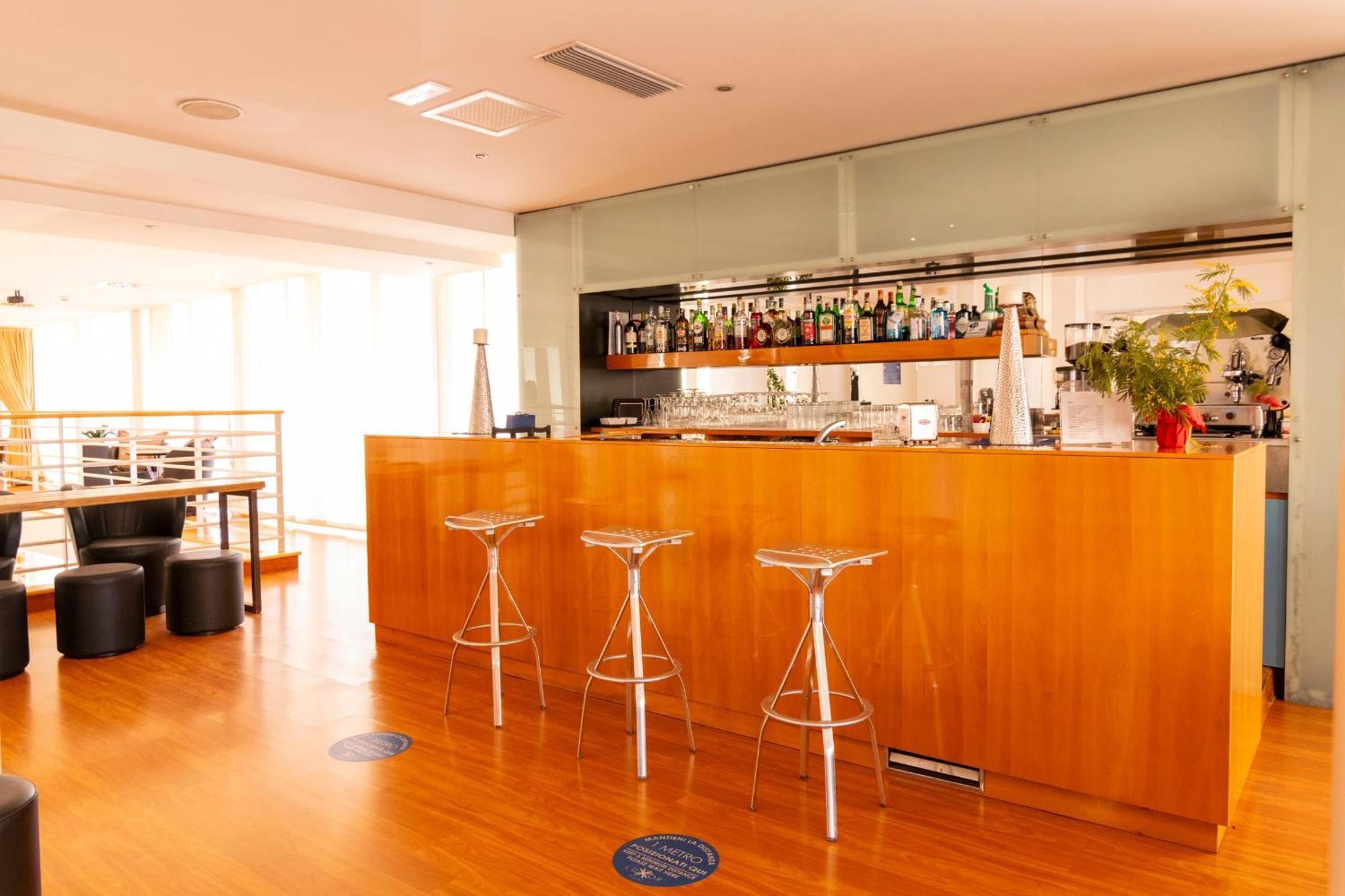 Hotel Luxor Rimini Kültér fotó