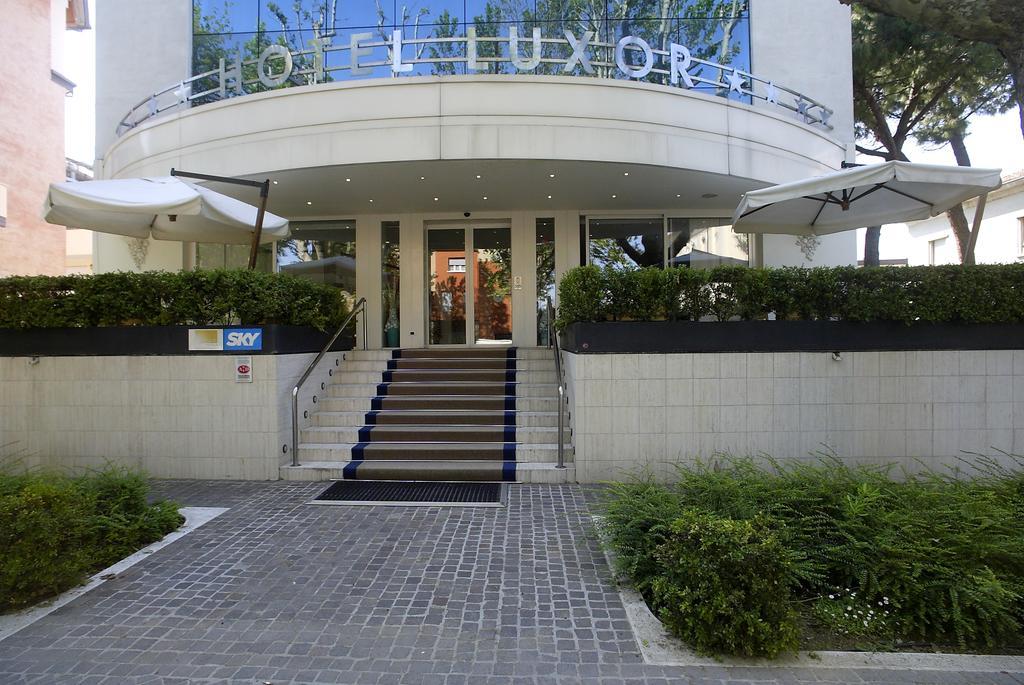 Hotel Luxor Rimini Kültér fotó